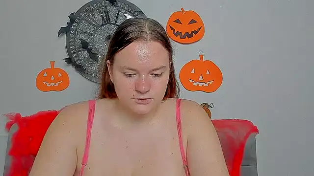 LunaArcher live cam on StripChat