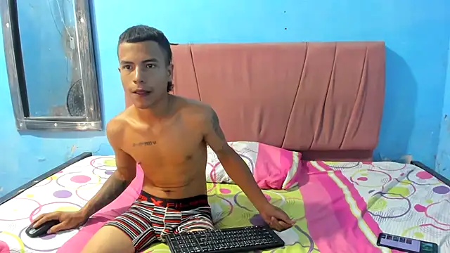 Nico_Hot live cam on StripChat