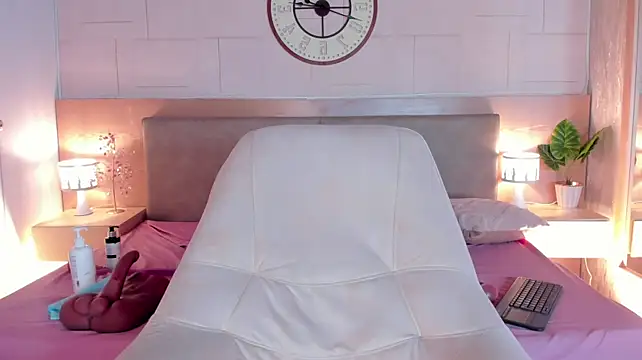 Megan_charles_ live cam on StripChat