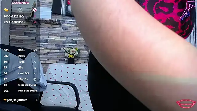 miaboobss busty tease cam girl