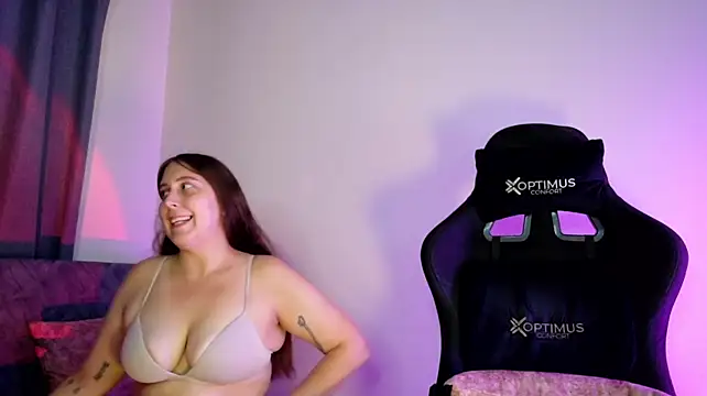 FreeLoveCouple live cam on StripChat