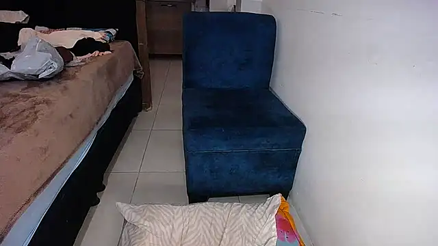 yselahot live cam on StripChat