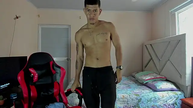Felipe-ReyesF4 live cam on StripChat
