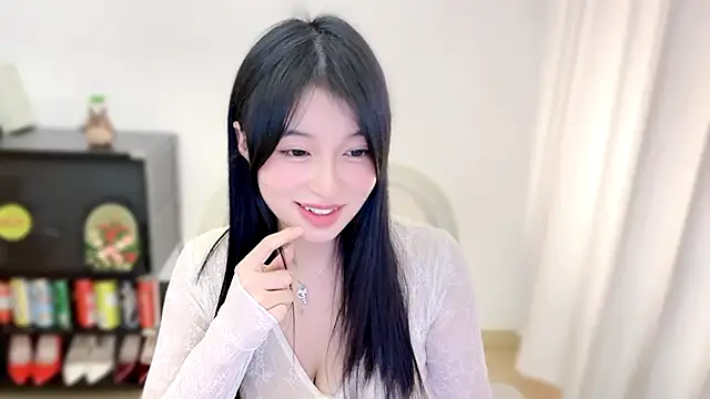 Onechestnut live cam on StripChat