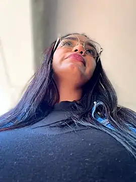 Sara-77 live cam on StripChat