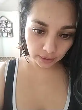 BlueeDiamond live cam on StripChat
