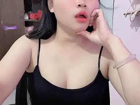 ThuPhuong888 live cam on StripChat