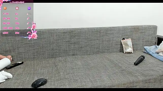 squirt_bunny live cam on StripChat