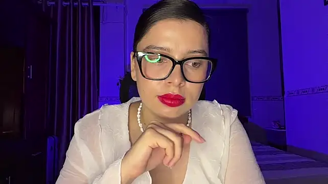 KayleneLoukanis live cam on StripChat
