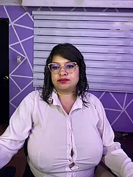MiiaaJoness live cam on StripChat