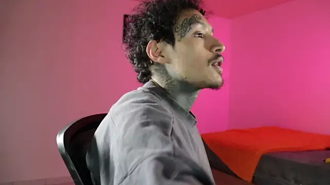 trieone on Stripchat