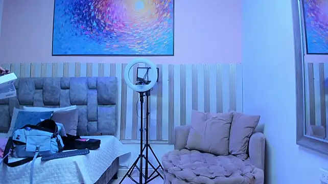 nina_glow