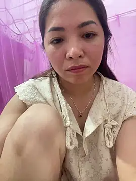 Phiea-nc94 live cam on StripChat