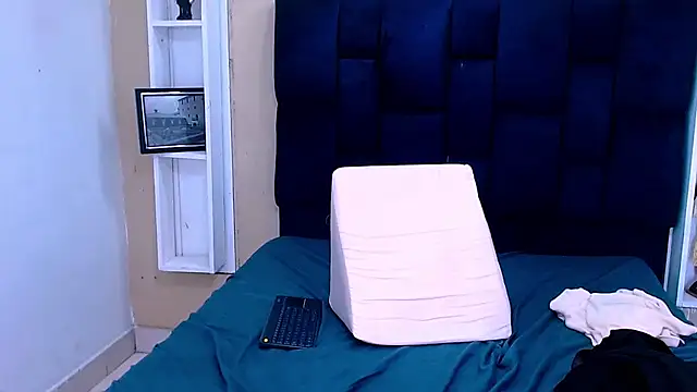 GoldenBoy_23 on Stripchat