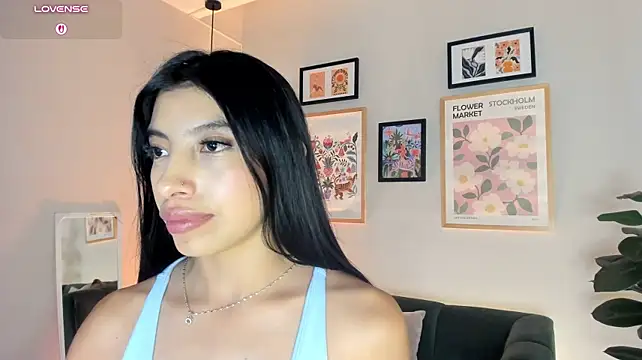 Tiffany_Low live cam on StripChat