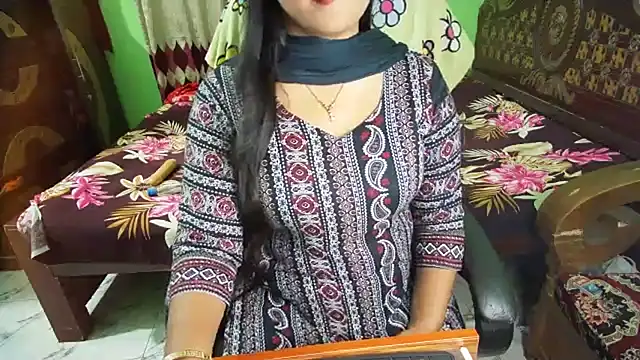 BengaliQueenStar live cam on StripChat