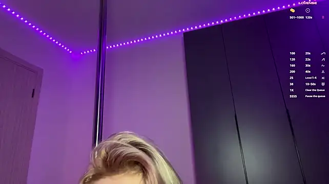 xXMelanieseXx live cam on StripChat