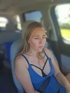 SkyelarSomer live cam on StripChat