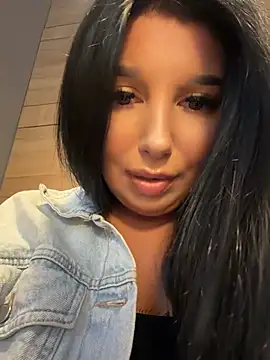 Tisha_Busty live cam on StripChat