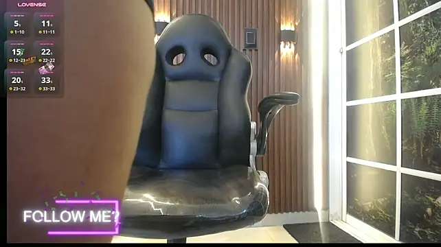 yaazhinii webcam