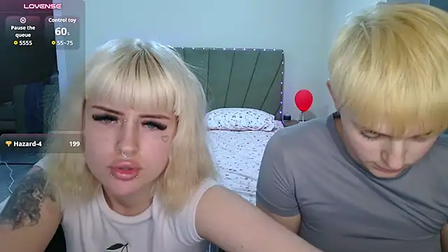 EmyHills live cam on StripChat