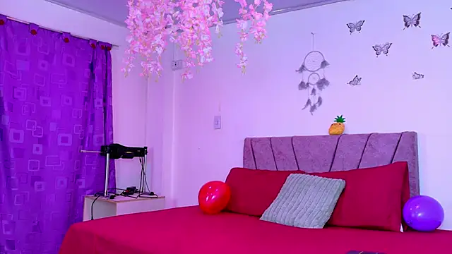 NahomyEvans