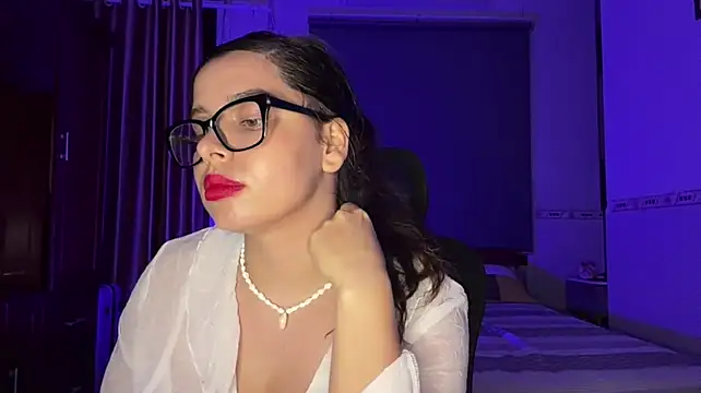 KayleneLoukanis live cam on StripChat