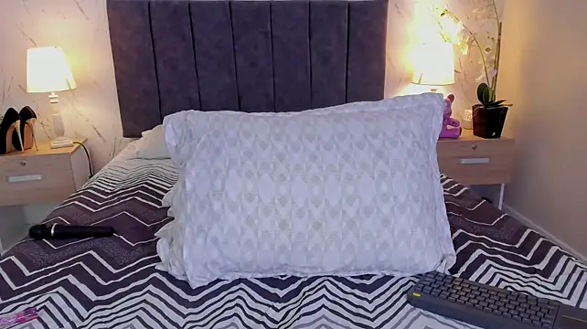 Emilly_Beaumont live cam on StripChat