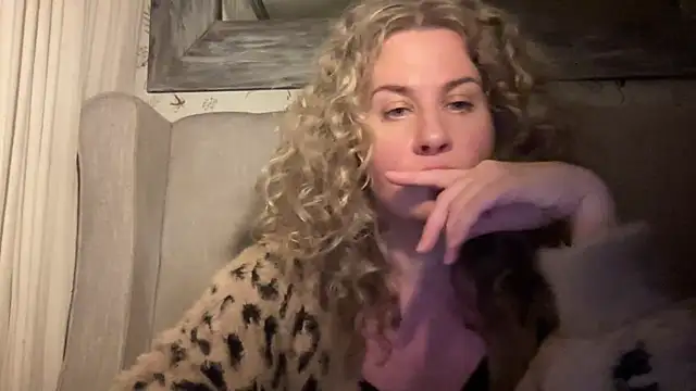 Myravessa live cam on StripChat