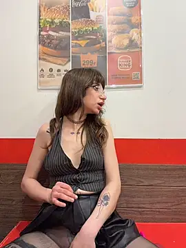 NikkiVice live sex cam