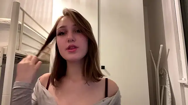 sereneglowz live cam on StripChat