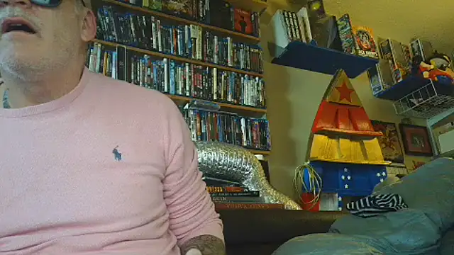 overmydadbody222 live cam on StripChat