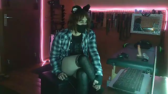 Model: Ginny-the-bdsm-nympho