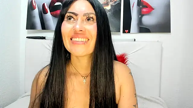 Tania_mature live cam on StripChat