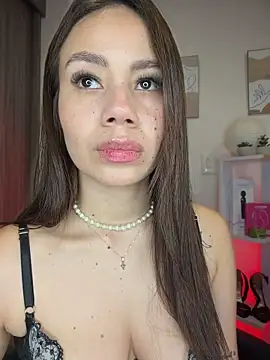 Tamaraserra live cam on StripChat