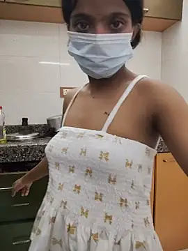 mini-cutie live cam on StripChat