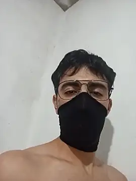 Aminosh live cam on StripChat