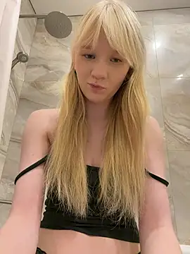 KoriMelon live cam on StripChat