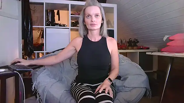 Sabdeluxe live cam on StripChat