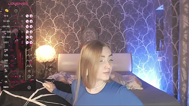 MiaMiaMeow live cam on StripChat