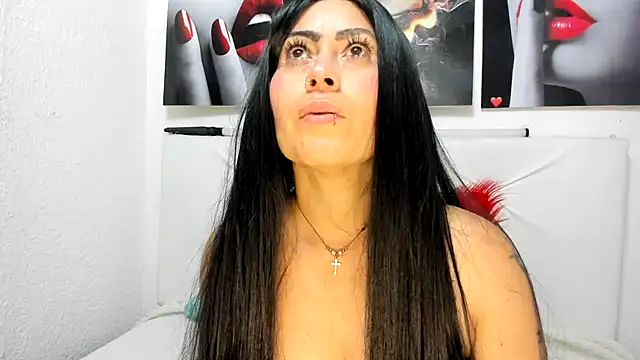 Tania_mature live cam on StripChat