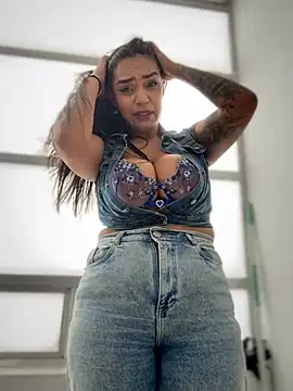 Sara-77 live sex cam