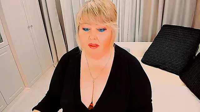 BIGTITSBBW live cam on StripChat