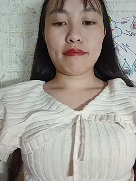 Cherry-squirtt live cam on StripChat