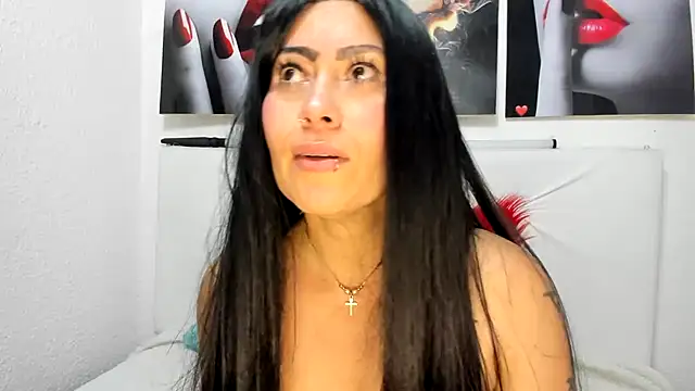 Tania_mature live cam on StripChat