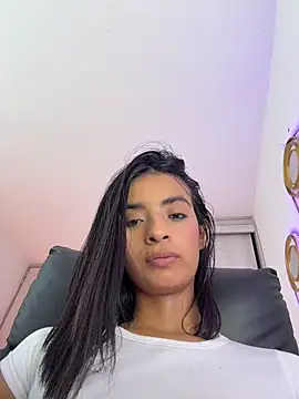 Annacherry_77 live cam on StripChat