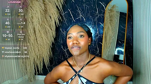 Ebony-petitee