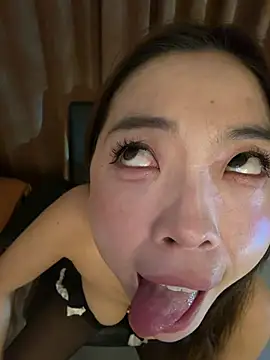 yezi740 (F young) - 🍒捏奶头 Pinching the nipple🫦