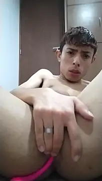 liamkozy (M twink) - LIAM SHOWS YOUR ASS UP CLOSE 🍑😈
