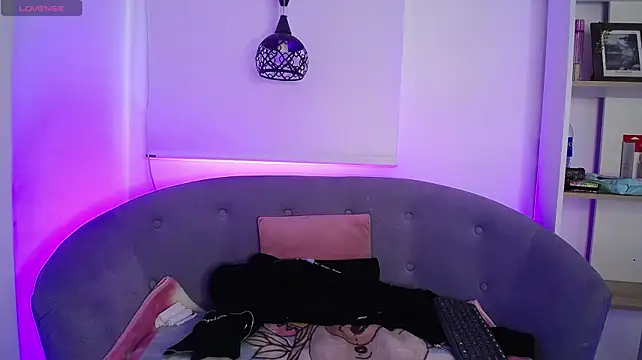 zoe_velvet_